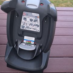 Baby car seat and ISOFIX base