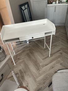 Free desk