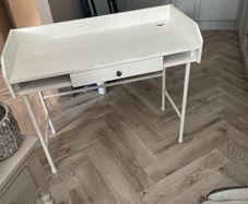 Free desk