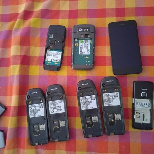 Job lot Nokia phones, chargers and cables