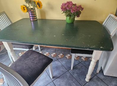 kitchen table and chairs
