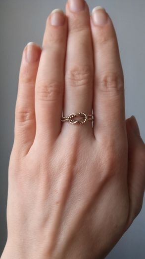 9ct gold Celtic double knot ring size N