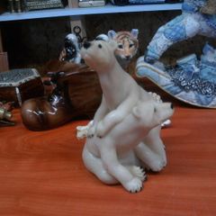 Peter and Poly bears