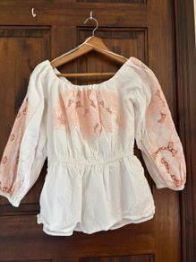 Cotton white shirt with with delicate pink embroidery