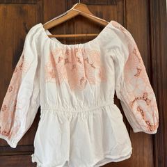 Cotton white shirt with with delicate pink embroidery