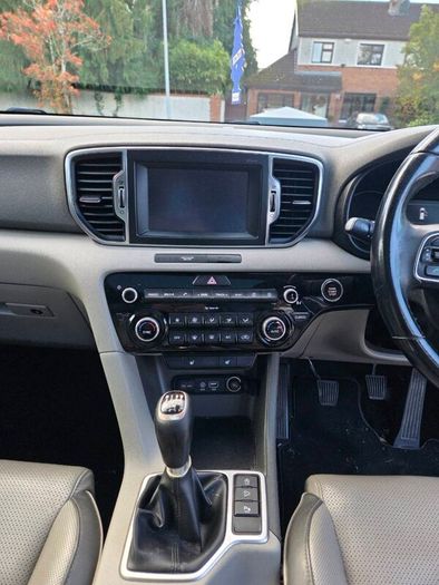 Kia sportage. Platinum. Huge Spec