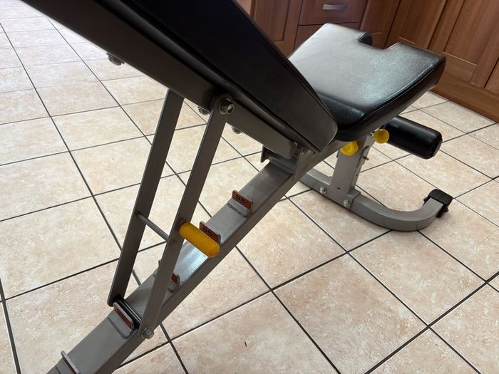 Heavy, Large Highly Versatile Weight Bench, Fully Adjustable!!