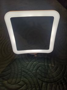 LED magnifying mirror