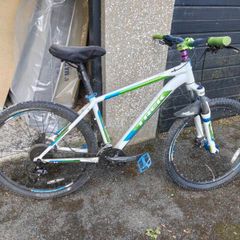 Trek 4300 mountain bike
