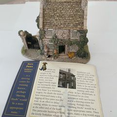 Lilliput Lane Sore Paws