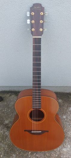Lowden S10P (O22) JUMBO Made In Ireland in 1986. Very Rare Guitar from Lowdens Golden Era. Comes With A Calton Case worth 1500 on its own!