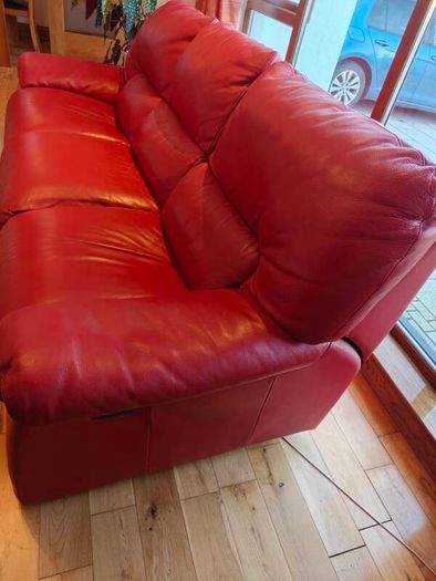 Burgundy Red 3-seater double-recliner couch