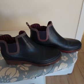 Ladies boots
