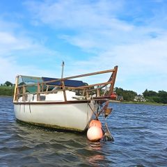 32 FT sailing boat 4 sleeper