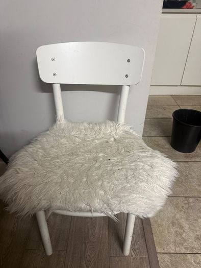 Three chairs free to go