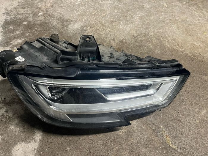 Audi a3 2018  right headlight original