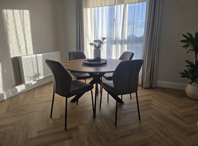Round Table and 4x chairs ( price drop ) NEED GONE