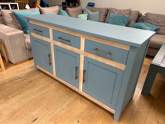 sideboard / dresser