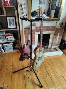Hercules Dual Guitar Stand