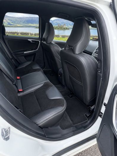 Volvo XC60 R-Design ( MINT )
