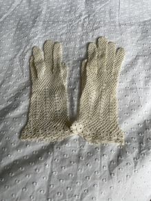 Cream lace gloves size small