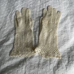 Cream lace gloves size small