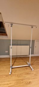 Clothes Rack (adjustable height)