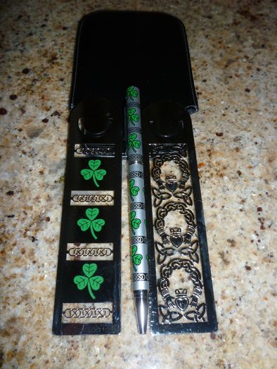 Book Mark x 2 & Pen Biro Set Celtic Claddagh Design New Immaculate.