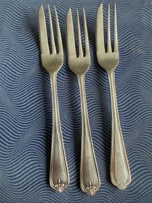 Made in Ireland - Vintage Newbridge Boxed Set of 6 Silver-Plated Pastry Forks