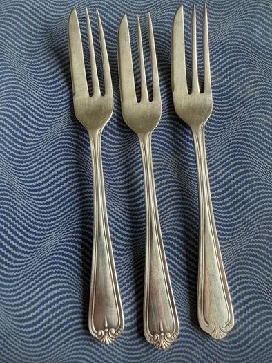 Made in Ireland - Vintage Newbridge Boxed Set of 6 Silver-Plated Pastry Forks