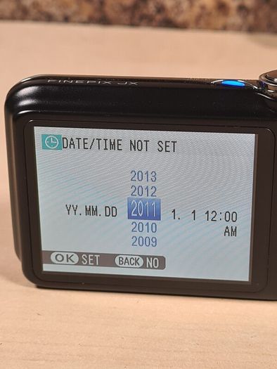 FUJIFILM FINEPIX JX400 digital camera 16mp mega pixel plus charger and case