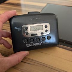 1995 Sony walkman cassette player and radio