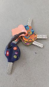 Interactive toy car keys
