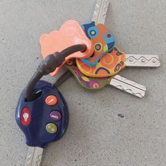 Interactive toy car keys