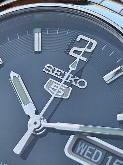 Watch Seiko 5 Automatic.