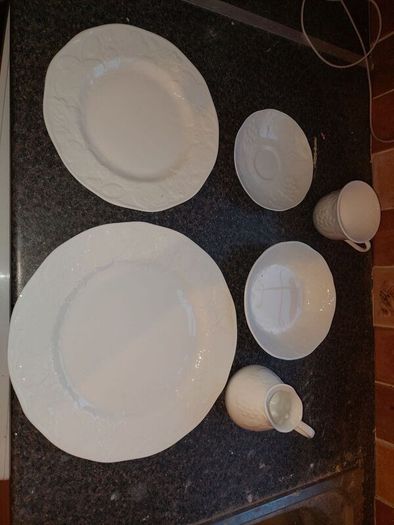 Wedgewood Strawberry and Vine 52 Piece Set