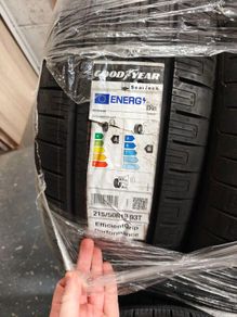 Goodyear Efficient Grip Performance 215/50/19