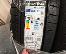 Goodyear Efficient Grip Performance 215/50/19