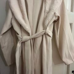 Cream Light Weight Coat With Fur Collar