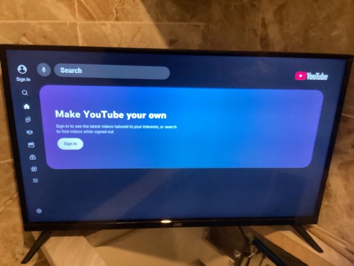 32 Inch Jvc Led Smart Tv In Excellent Condition (barely).