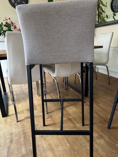 bar stool