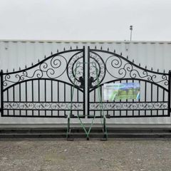 New entrance gates