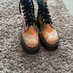 dr martens ladies size 5