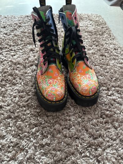 dr martens ladies size 5