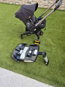 Doona Pram and isofix base