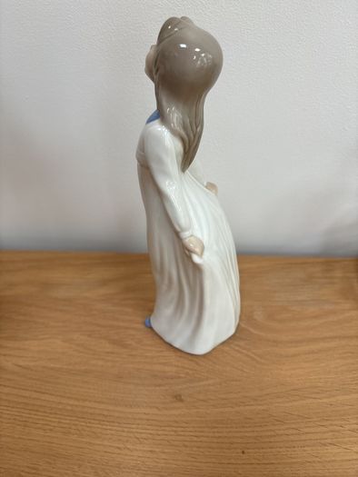 Tengra Valencia Spain Porcelain Figurine Girl with Robe