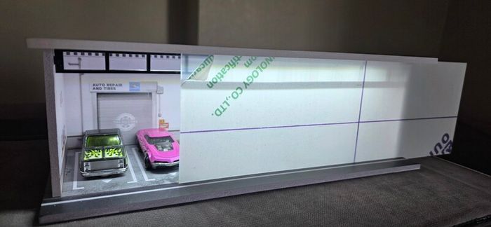 Garage for 1:64 scale toy cars, for Hot Wheels and similar models, with lights.