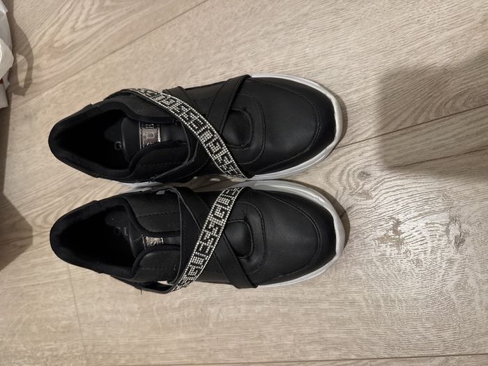 Guess sneakers for woman size 5uk