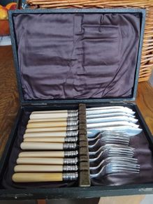Antique Set Of Fish Knives & Forks (Boxed)