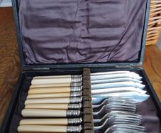 Antique Set Of Fish Knives & Forks (Boxed)